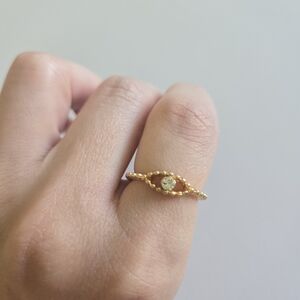 Elegant Gold Tone Eye Ring with Green Accent Size 5.5 New